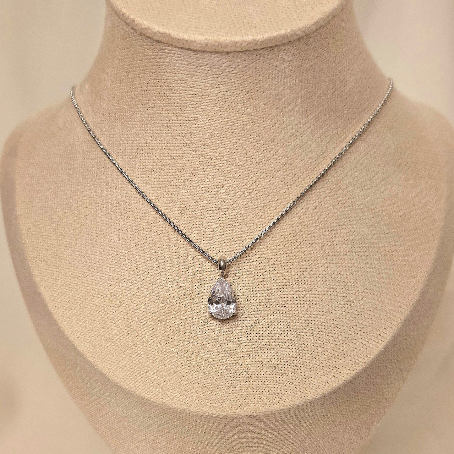 Goldene Wassertropfen Halskette