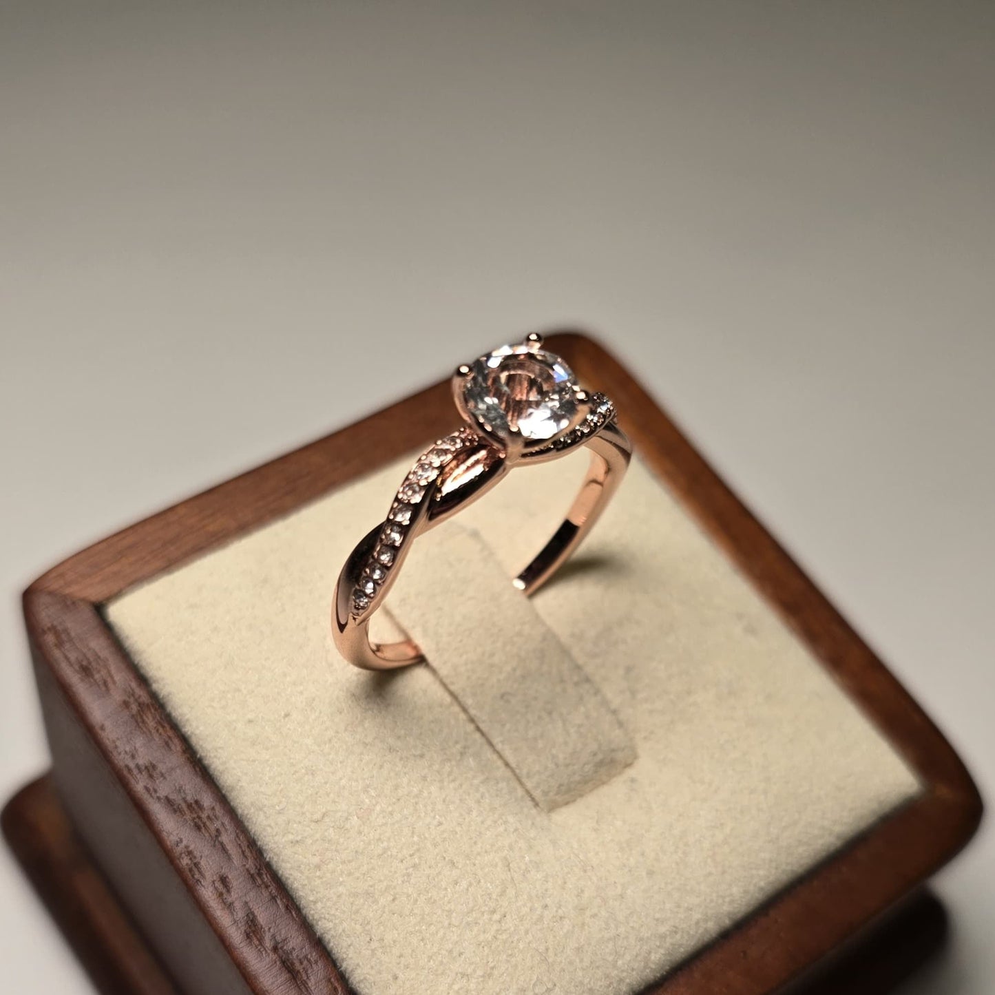 Eleanor Ring β Rose Gold and Crystal